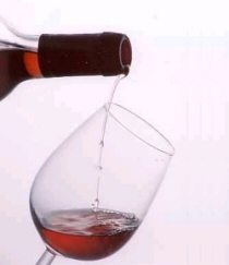 Come togliere le macchie di vino rosso